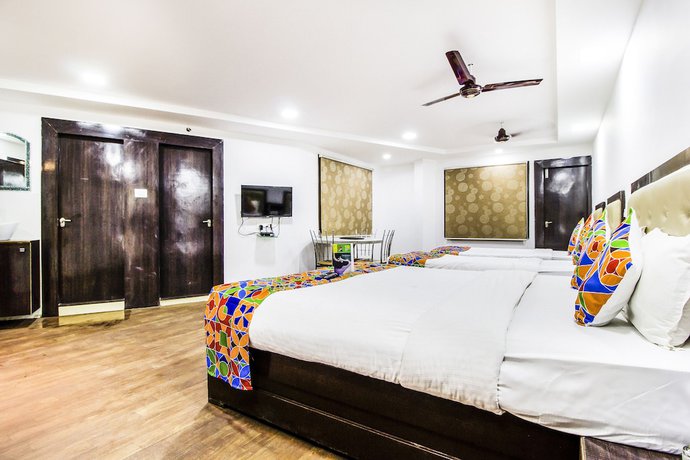 Imagen de la habitación del Hotel FabRajnandani Residency. Foto 15