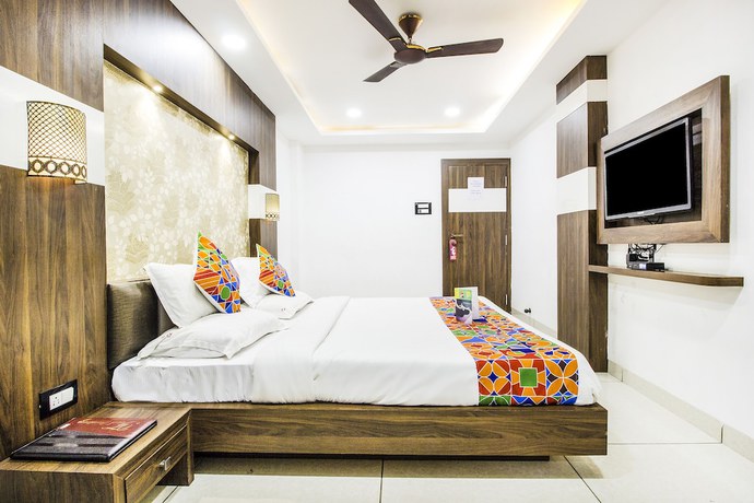 Imagen de la habitación del Hotel FabRajnandani Residency. Foto 17