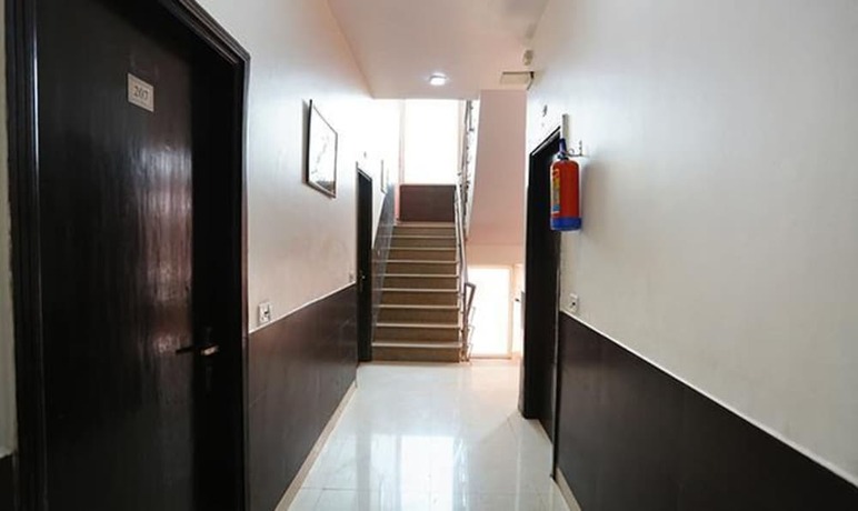 Imagen general del Hotel FabRed Roof Residency. Foto 2