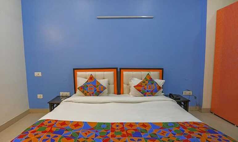 Imagen de la habitación del Hotel FabRed Roof Residency. Foto 19