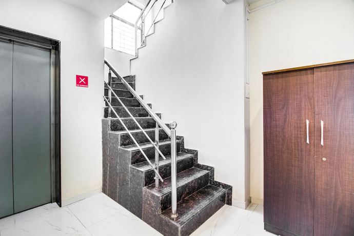 Imagen de los interiores del Hotel FabRoyal Inn. Foto 11