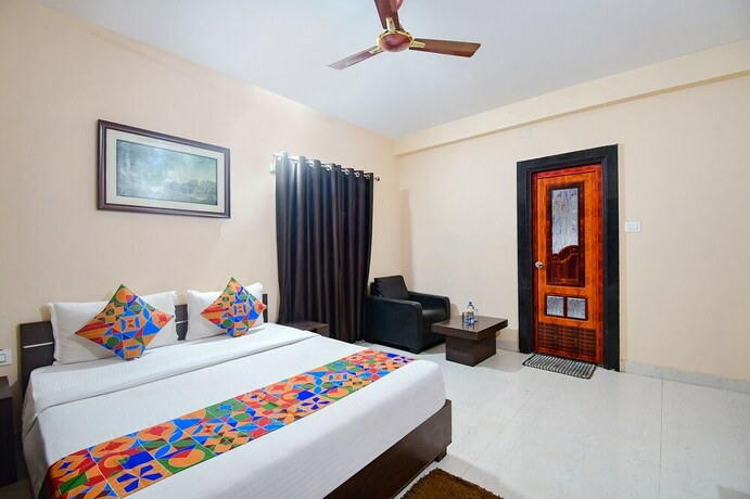 Imagen de la habitación del Hotel FabShree Residency. Foto 20