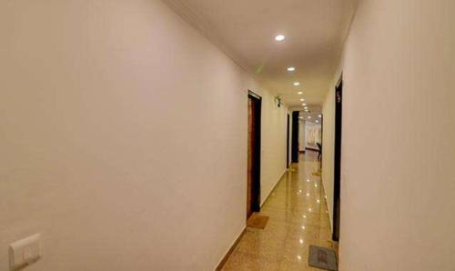 Imagen general del Hotel FabStay Comfort Mall Road. Foto 1