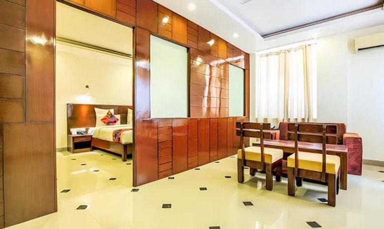 Imagen general del Hotel FabTipsyy Inn Suites. Foto 3