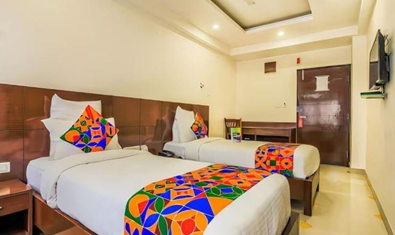 Imagen general del Hotel FabTipsyy Inn Suites. Foto 4