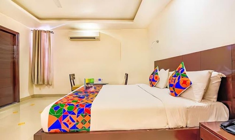 Imagen de la habitación del Hotel FabTipsyy Inn Suites. Foto 9