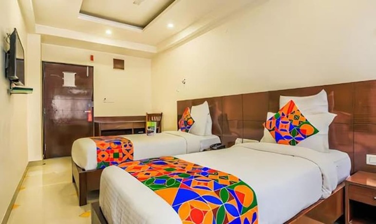 Imagen de la habitación del Hotel FabTipsyy Inn Suites. Foto 11