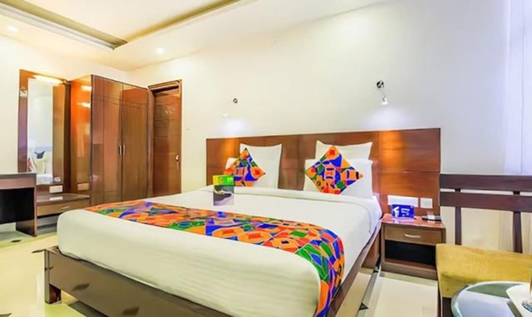 Imagen de la habitación del Hotel FabTipsyy Inn Suites. Foto 12