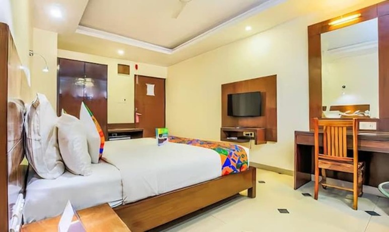 Imagen de la habitación del Hotel FabTipsyy Inn Suites. Foto 13