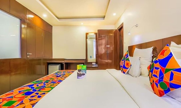 Imagen de la habitación del Hotel FabTipsyy Inn Suites. Foto 14