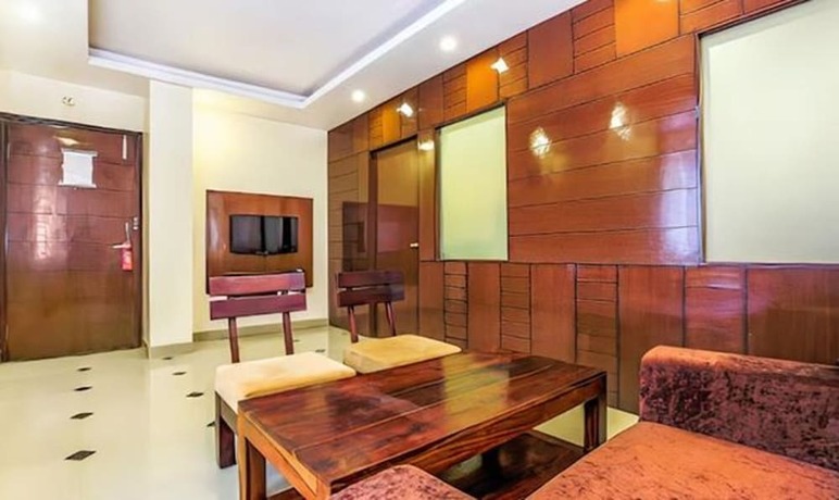 Imagen general del Hotel FabTipsyy Inn Suites. Foto 6
