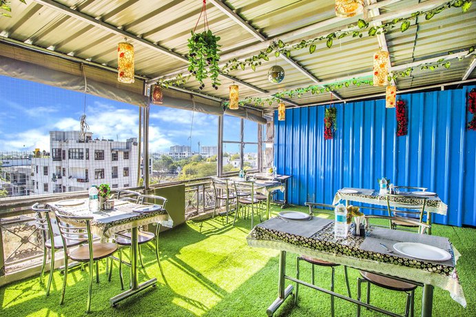 Imagen del bar/restaurante del Hotel FabTrivana. Foto 4