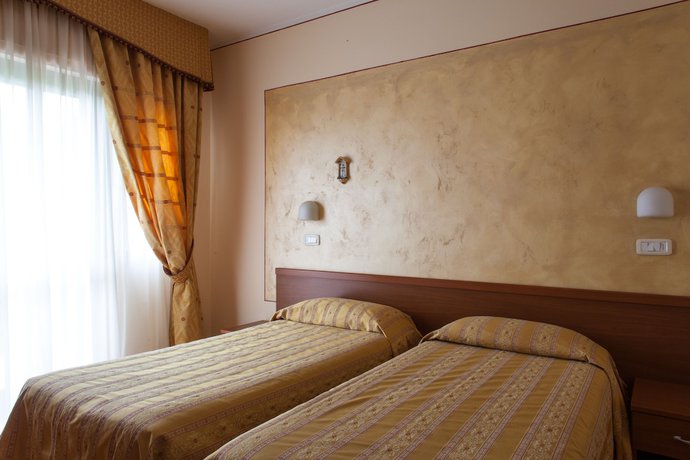 Imagen de la habitación del Hotel Fabbrini. Foto 13