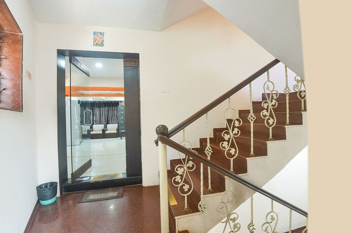 Imagen general del Hotel Fabexpress Amrut Comforts Suites. Foto 3