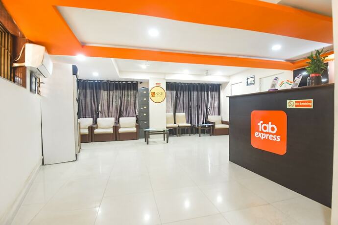 Imagen general del Hotel Fabexpress Amrut Comforts Suites. Foto 4