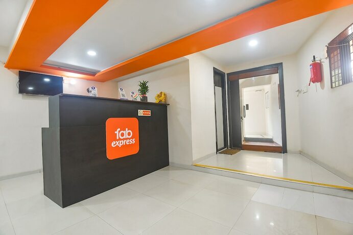 Imagen general del Hotel Fabexpress Amrut Comforts Suites. Foto 11