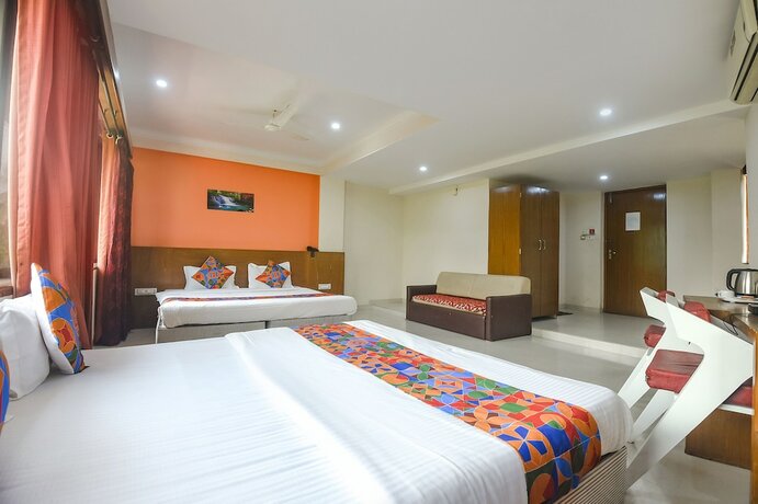 Imagen de la habitación del Hotel Fabexpress Amrut Comforts Suites. Foto 17