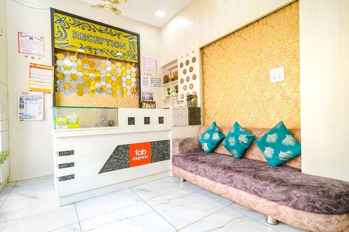 Imagen de los interiores del Hotel Fabexpress Blue Star. Foto 18