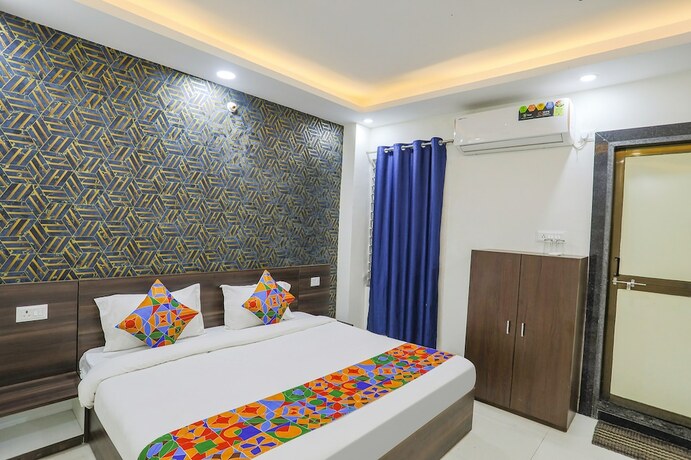 Imagen de la habitación del Hotel Fabexpress Elysian Palace. Foto 19