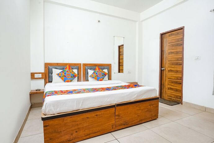 Imagen de la habitación del Hotel Fabexpress Gulmohar Grande. Foto 19