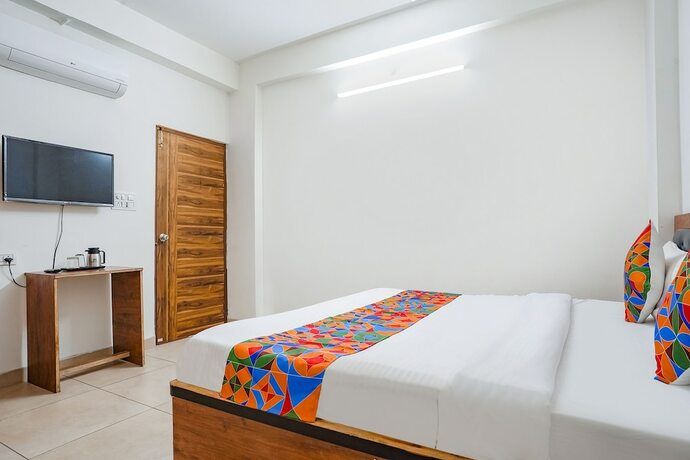 Imagen general del Hotel Fabexpress Gulmohar Grande. Foto 12