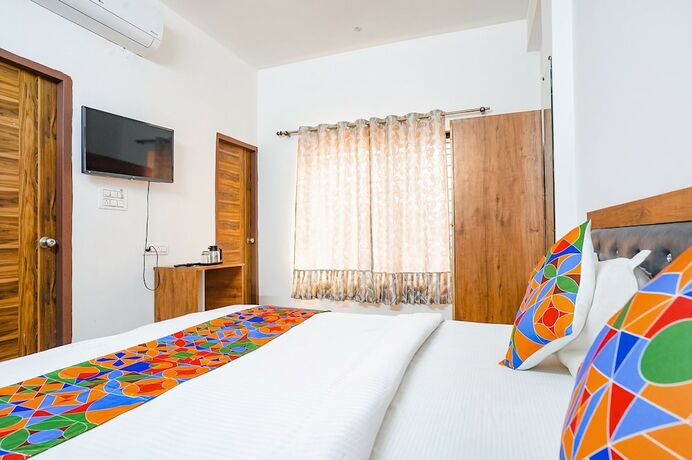 Imagen general del Hotel Fabexpress Gulmohar Grande. Foto 18