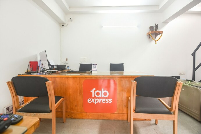 Imagen general del Hotel Fabexpress Holiday Suites. Foto 6