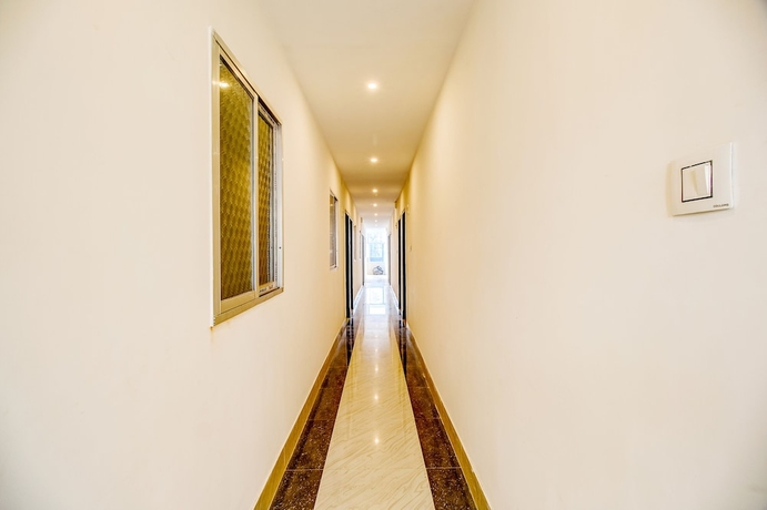 Imagen de los interiores del Hotel Fabexpress Lakhi. Foto 13