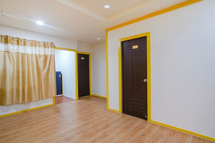 Imagen general del Hotel Fabexpress Luxury Inn. Foto 15