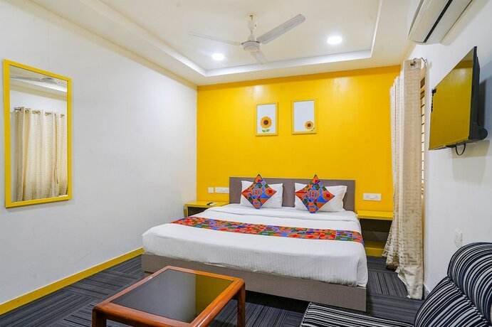 Imagen de la habitación del Hotel Fabexpress Luxury Inn. Foto 19