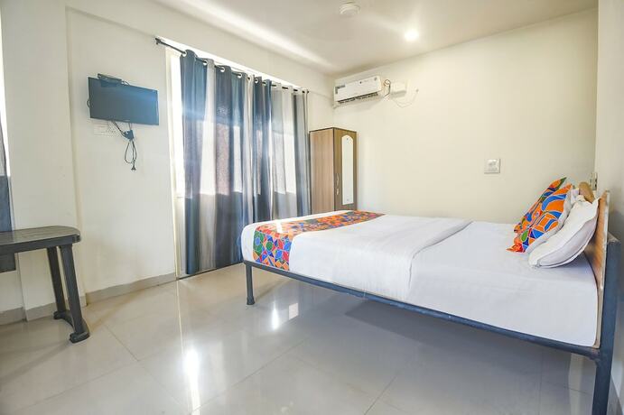 Imagen general del Hotel Fabexpress Morjim Sea Waves. Foto 3