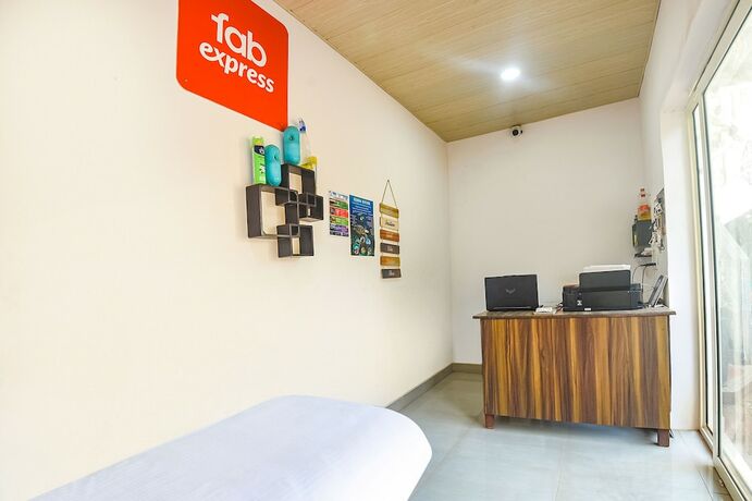 Imagen general del Hotel Fabexpress Morjim Sea Waves. Foto 5