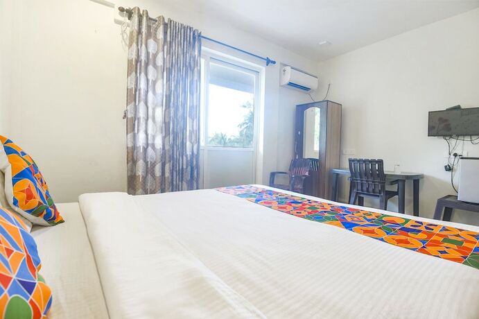 Imagen general del Hotel Fabexpress Morjim Sea Waves. Foto 11