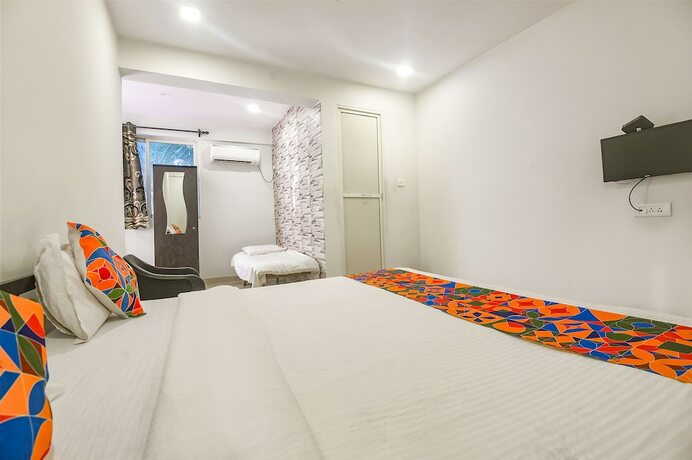 Imagen general del Hotel Fabexpress Morjim Sea Waves. Foto 14