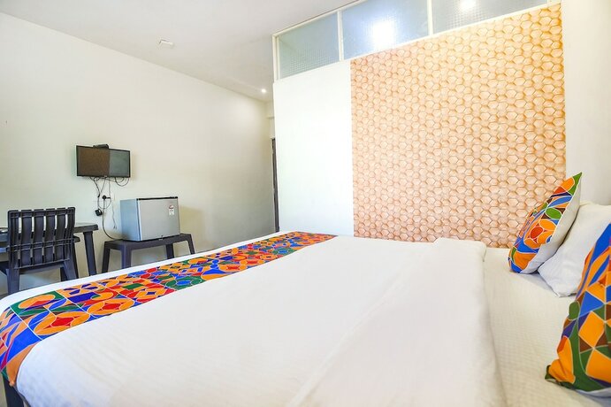 Imagen general del Hotel Fabexpress Morjim Sea Waves. Foto 16