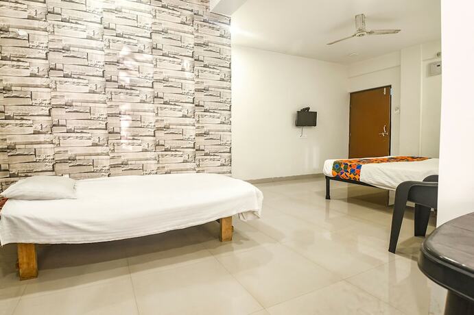 Imagen general del Hotel Fabexpress Morjim Sea Waves. Foto 17