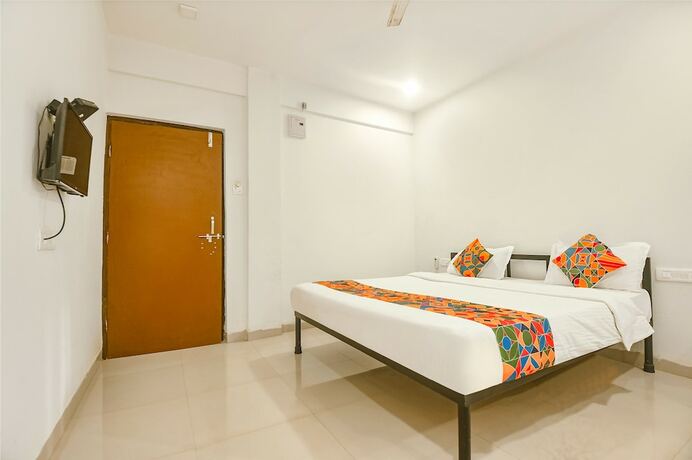 Imagen general del Hotel Fabexpress Morjim Sea Waves. Foto 18