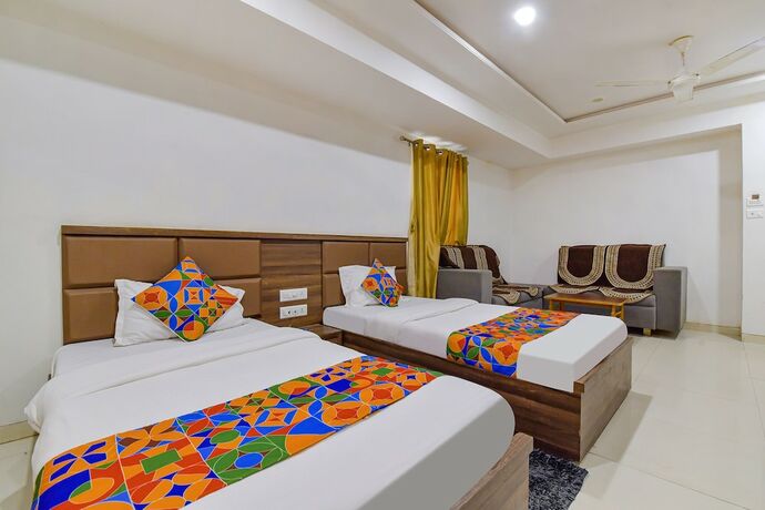 Imagen de la habitación del Hotel Fabexpress Radhe Residency. Foto 17