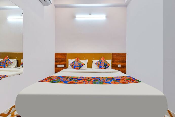 Imagen de la habitación del Hotel Fabexpress Raj Palace. Foto 20