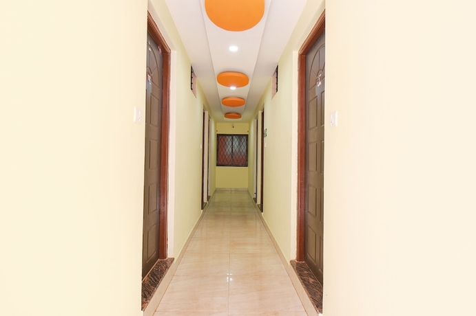 Imagen de los interiores del Hotel Fabexpress Shanel Beachside Resort. Foto 12