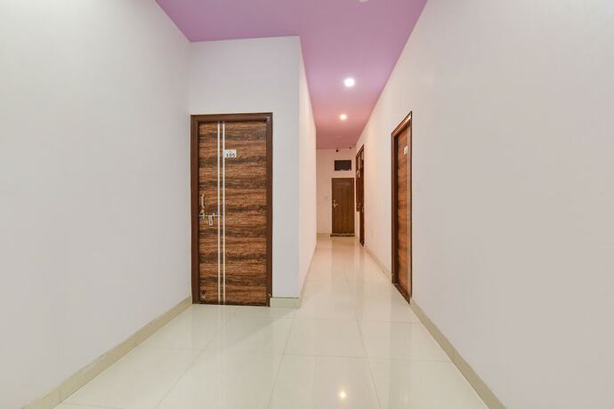 Imagen general del Hotel Fabexpress Shree Thakur. Foto 12