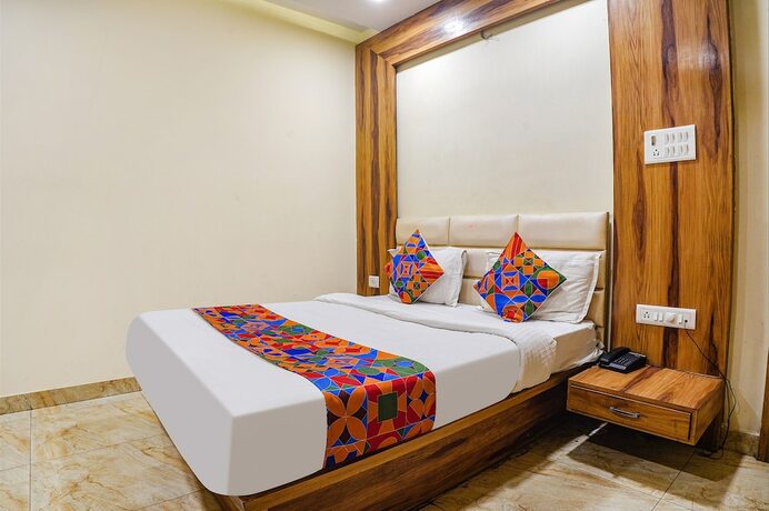 Imagen de la habitación del Hotel Fabexpress Shri Villas. Foto 19
