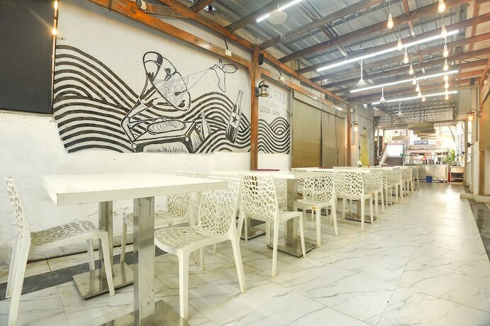 Imagen del bar/restaurante del Hotel Fabexpress The Golden Leaf. Foto 18