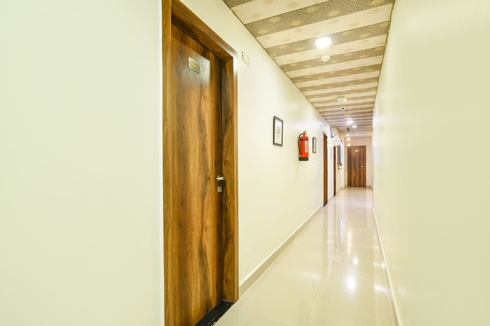 Imagen de los interiores del Hotel Fabexpress The King Palace. Foto 13