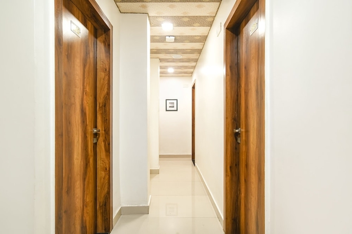 Imagen de los interiores del Hotel Fabexpress The King Palace. Foto 14
