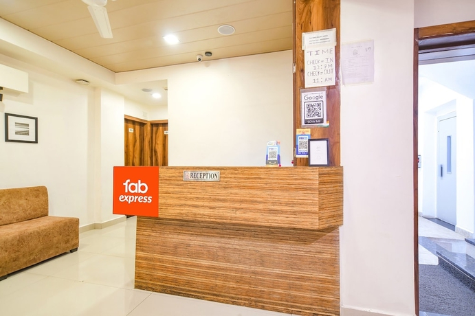 Imagen de los interiores del Hotel Fabexpress The King Palace. Foto 16