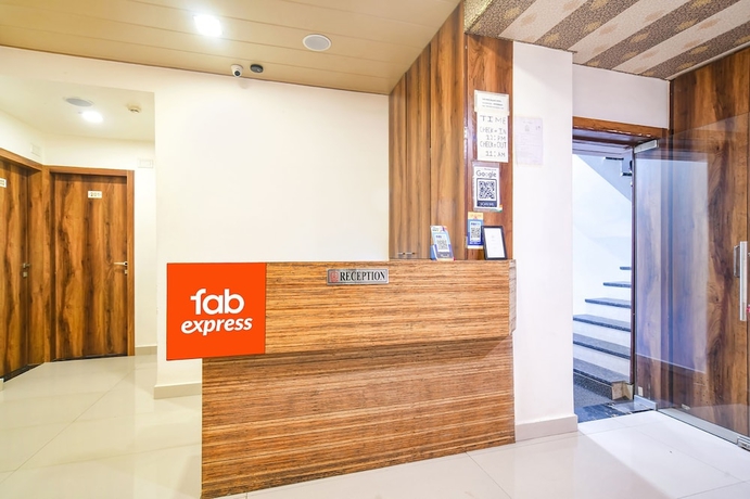 Imagen de los interiores del Hotel Fabexpress The King Palace. Foto 17