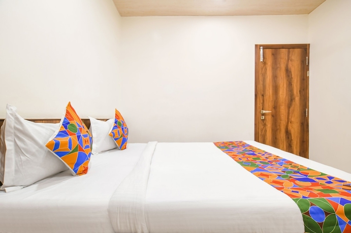 Imagen de la habitación del Hotel Fabexpress The King Palace. Foto 6