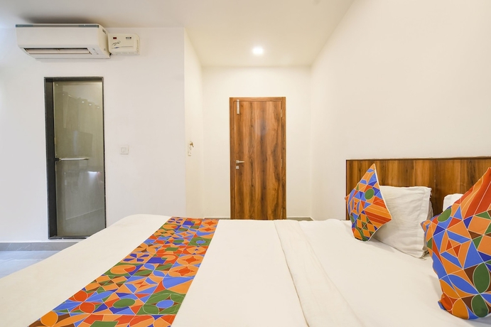 Imagen de la habitación del Hotel Fabexpress The King Palace. Foto 7