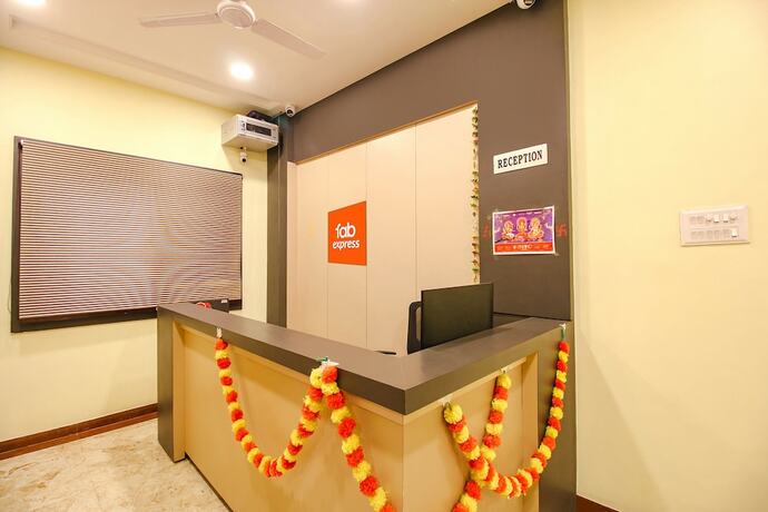 Imagen general del Hotel Fabexpress The Shloka. Foto 13